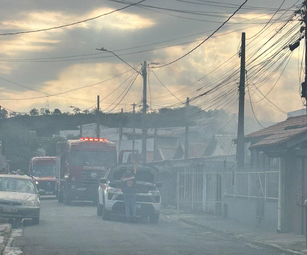 Casa é incendiada no Jardim Samambaia